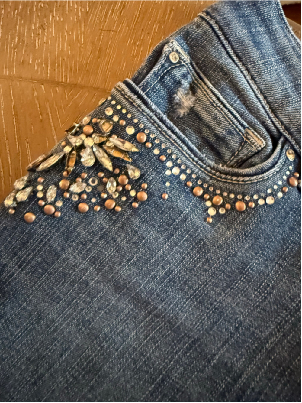 Women's White House Black Market Slim Crop Jeans Size 4 Blue Embellished - Picture 3 of 4
